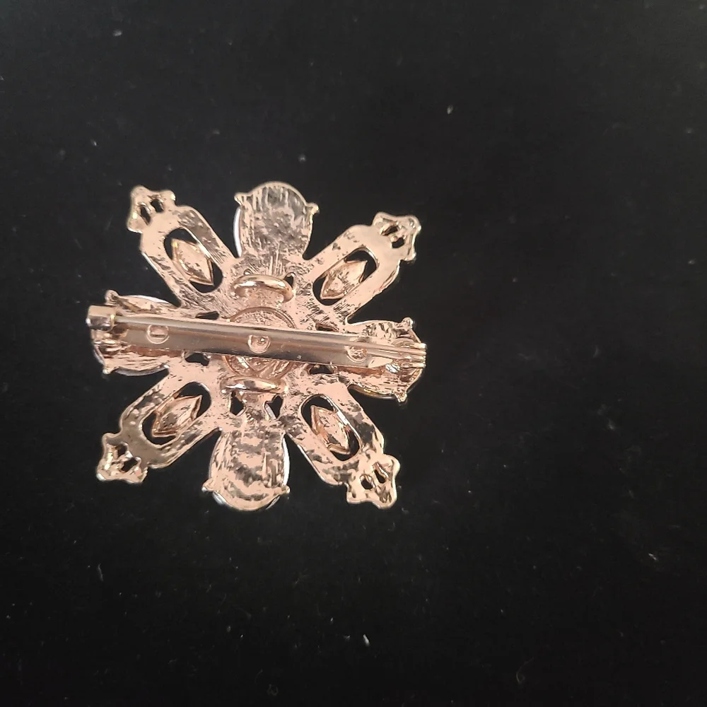 Brooch - Picture 2 of 2